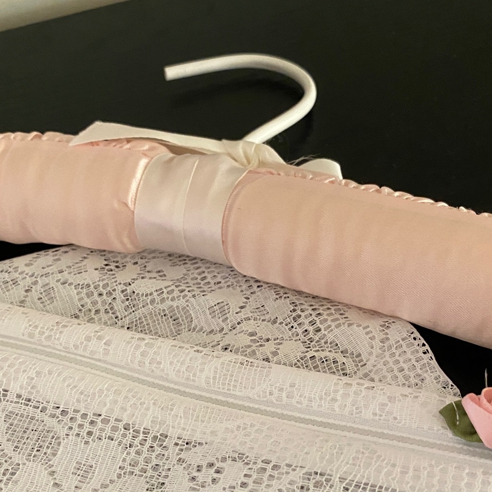 Vintage 90’s Lace Washer Dryer Bag With Pink Satin Hanger - Picture 4 of 4